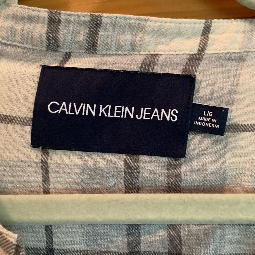 CALVIN KLEIN JEANS Plaid Cotton V Neck Button Up Shirt Top Size large